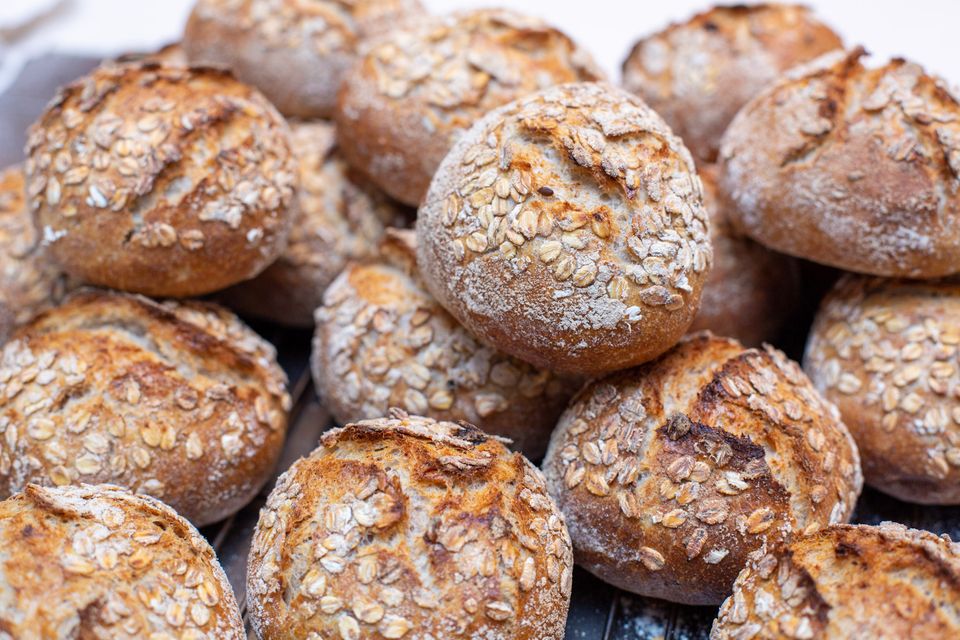 Saftige Dinkel-Müsli-Brötchen